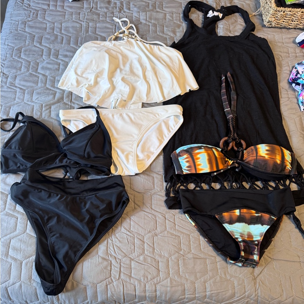 Women’s XS Swim Lot